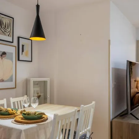 Pink Viajero - Winter By The Sea