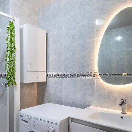 Pink Viajero - Winter By The Sea *